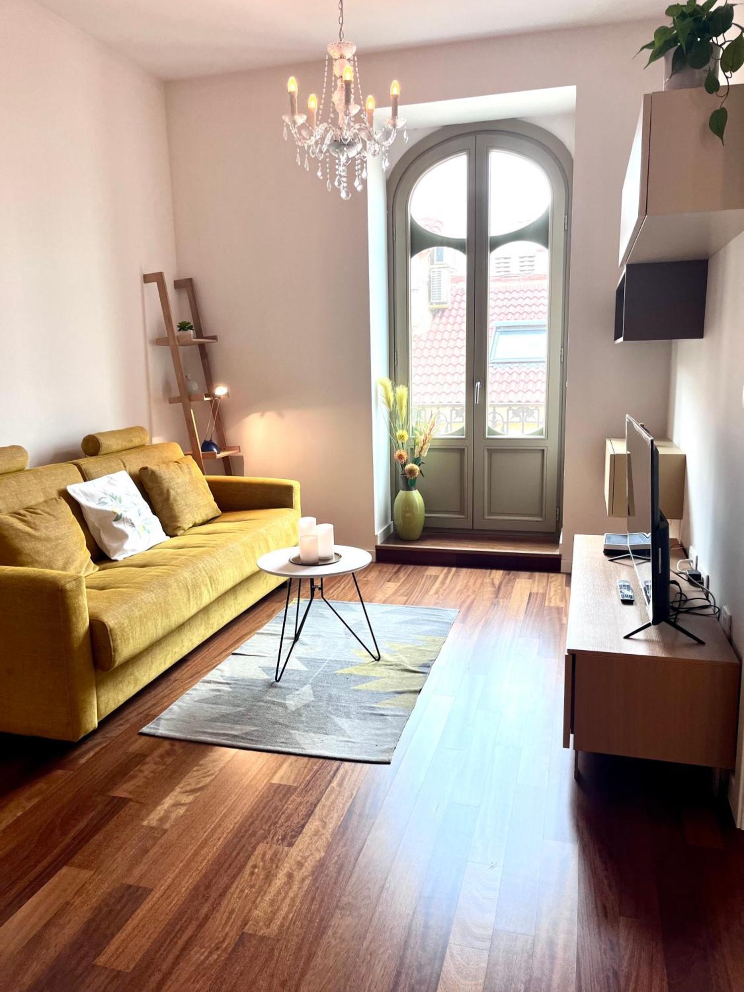 Homely Felix Saenz Deluxe * Malaga